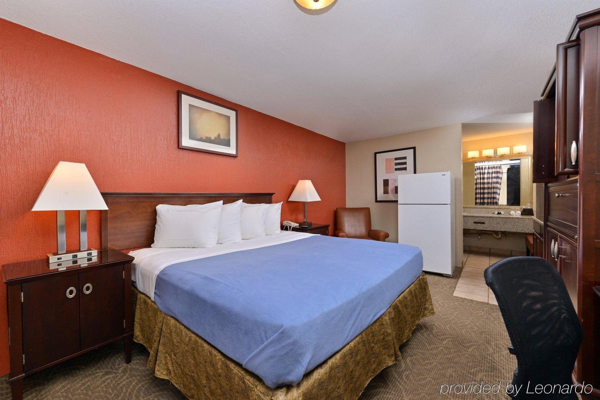Frontier North Motel 2*