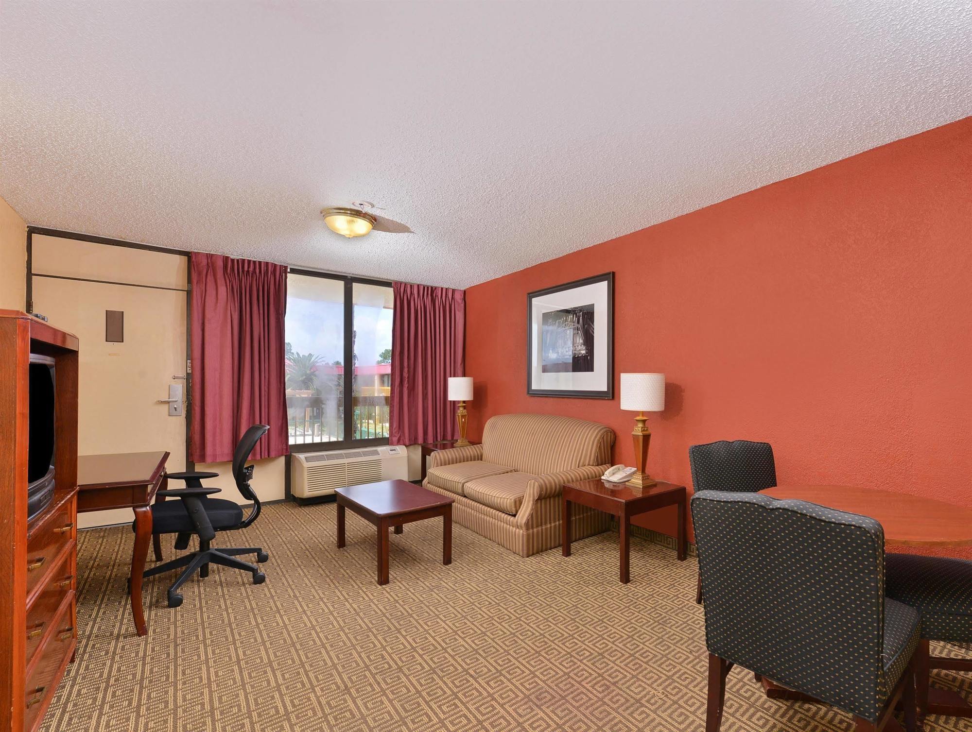 Frontier North Motel 2*